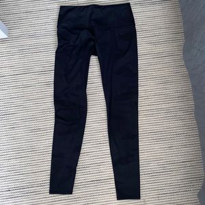 Subtle camo shiny leggings